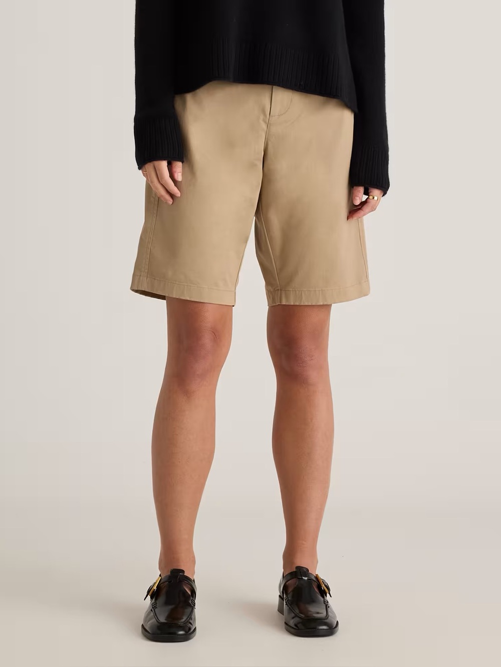 Quince Women’s Organic Stretch Cotton Chino Bermuda Shorts Light Khaki size 6